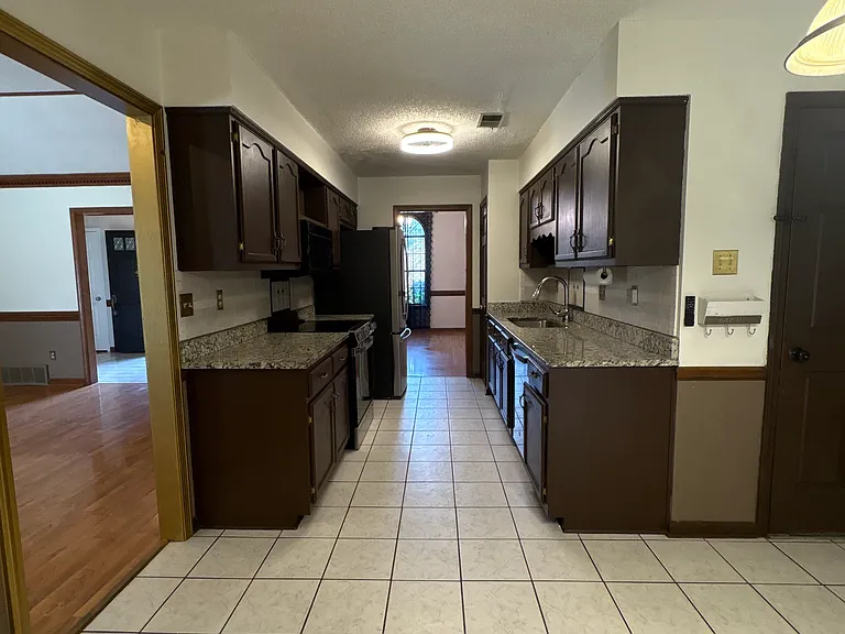 3444 Kenbridge Dr — Photo 5