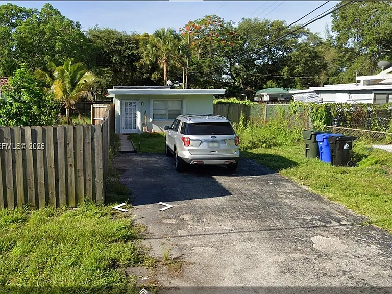 2804 SW 16th St — Photo 17