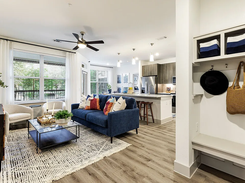 Avelyn Manor apartments community photo