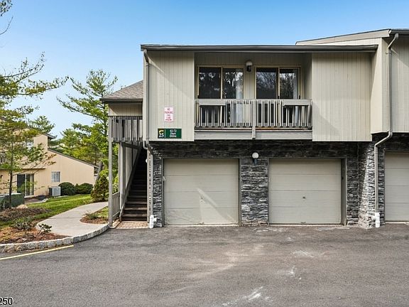2nd image of 44 Hart Dr Unit 44