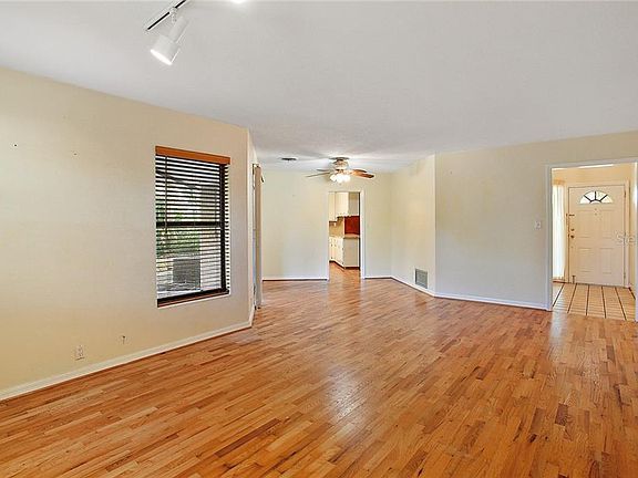5th image of 1104 N Shore Dr