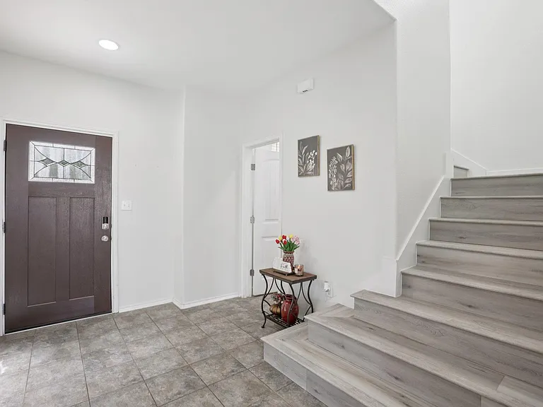 132 Brittany Ln — Photo 5