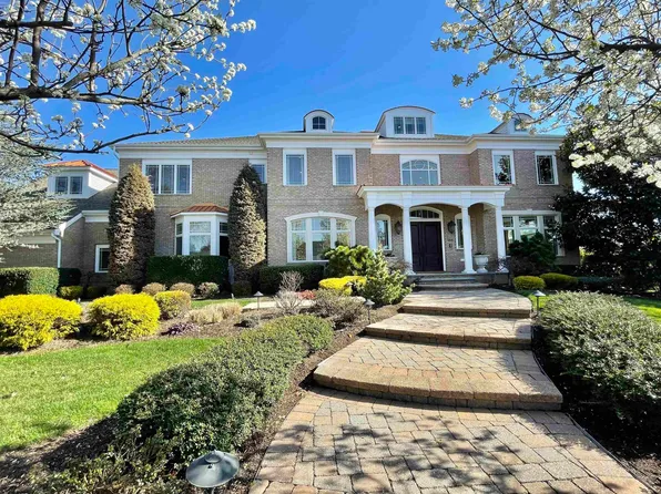 204 E Balfour Ave, Linwood, NJ 08221