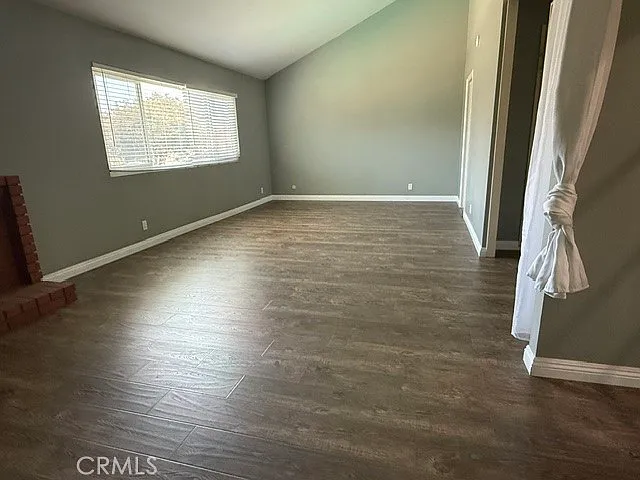 2117 W Sycamore Ave — Photo 7