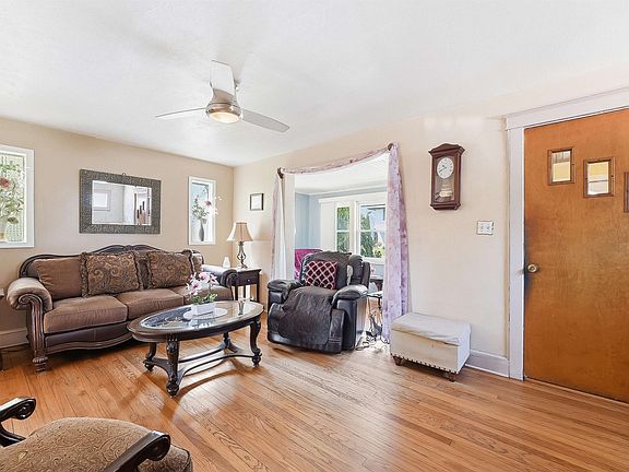 4th image of 52 Harcourt Ave