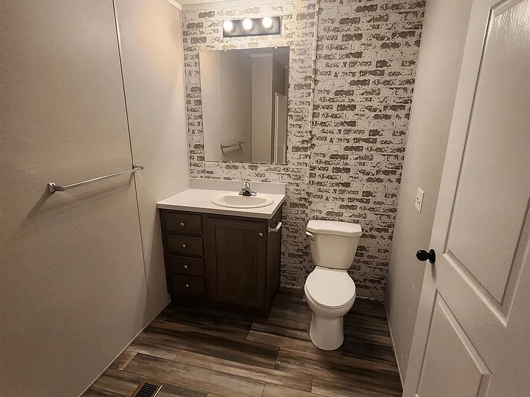 317 Loden Dr — Photo 2