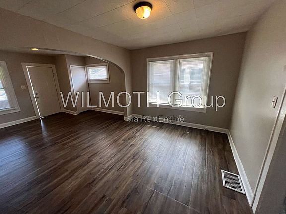 5th image of 894 N Gladstone Ave