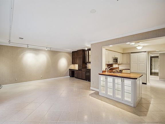 2nd image of 4004 Grand Ave APT 103