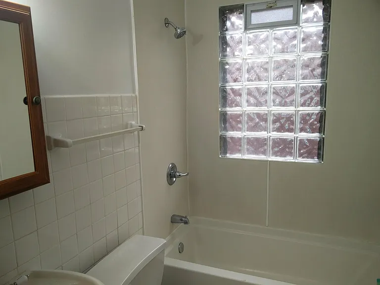 1141 E Market St #11 — Photo 12