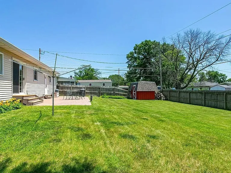 1915 W 38th Pl — Photo 10
