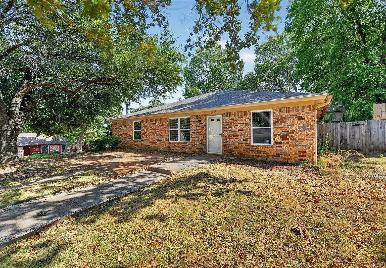 3 bed, 2.0 bath, 1723 sqft, $2,100 — Photo 2