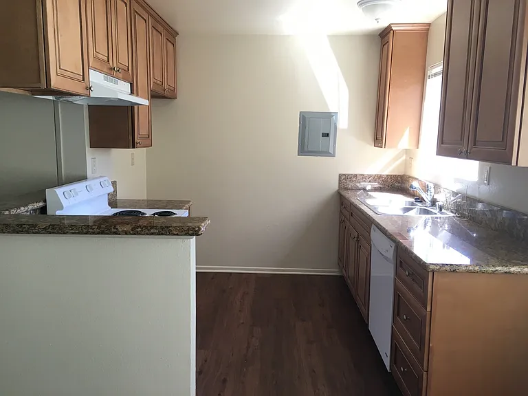 4171 Howard Ave — Photo 7