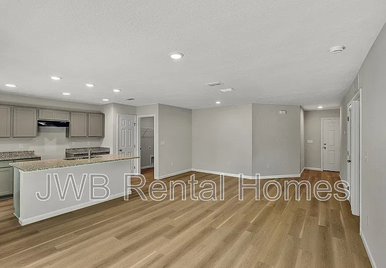 9141 12th Ave — Photo 4