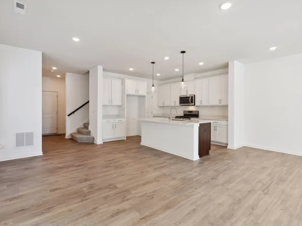 14666 Twin Lakes Cir, Burnsville, MN 55306