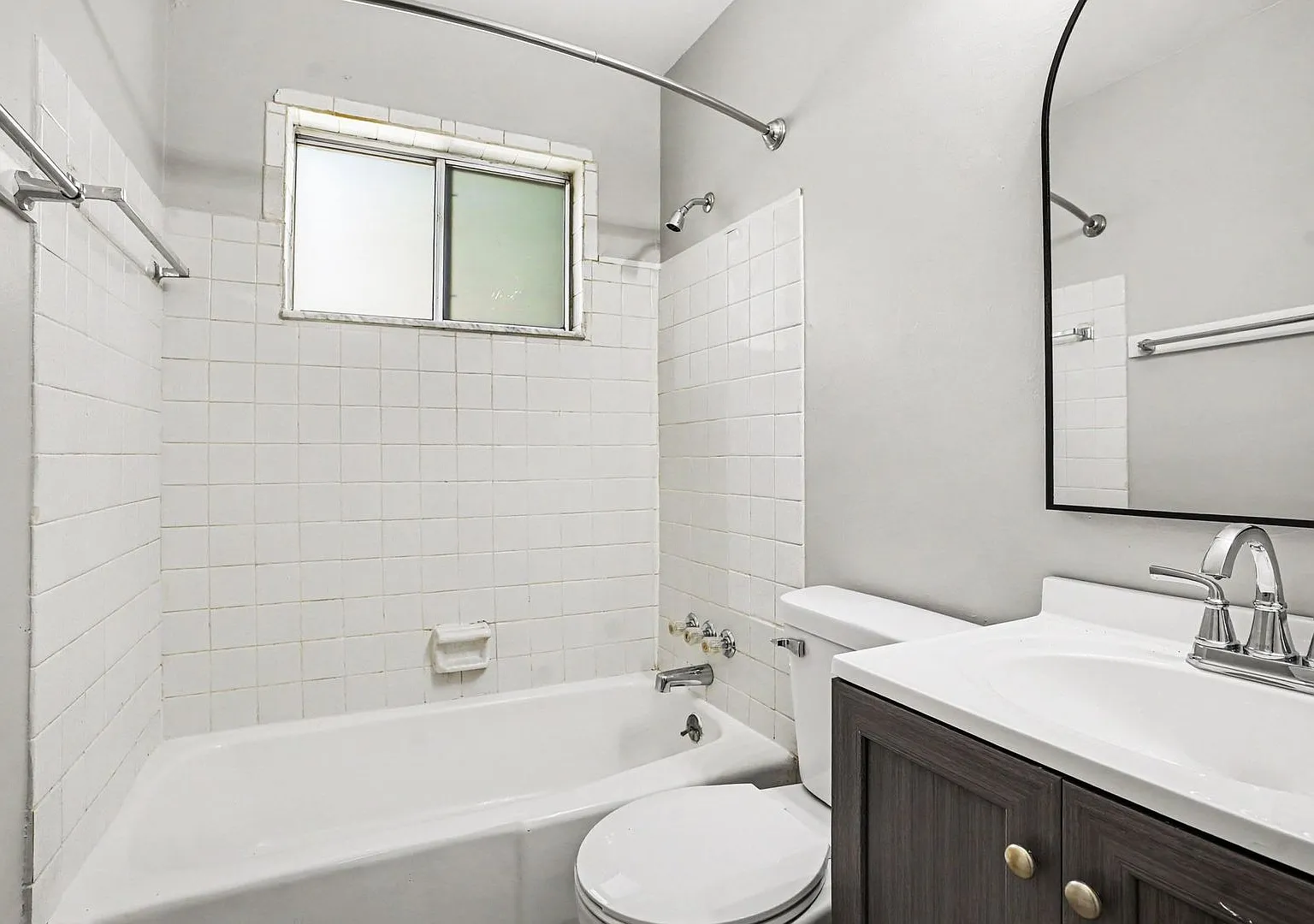 $300 off Move in Special! - Remodeled 2-Bed/1-Bath Westwood Townhome $1048 - Ask about our no sec... — Photo 3