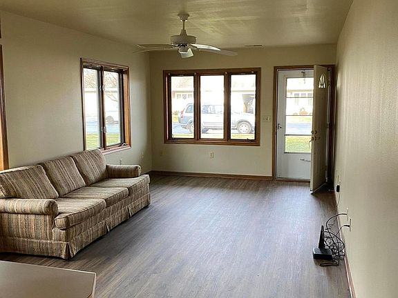 2nd image of 125 Oconomowoc Sq