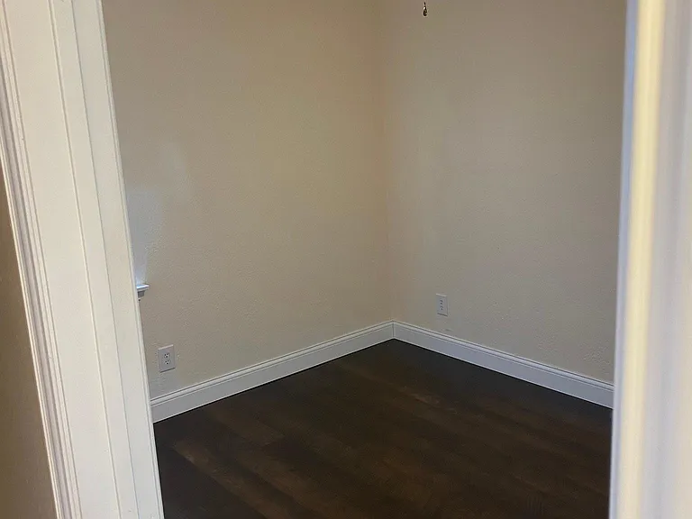 2421 Lakeview Cir — Photo 21