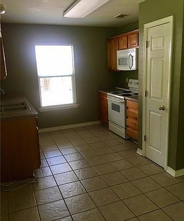 5th image of 14463 Crater Lake Dr