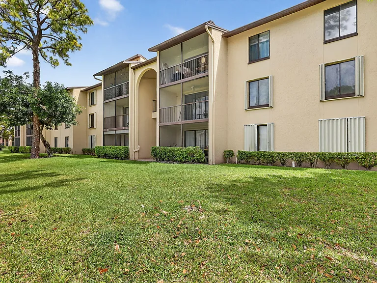 624 Sea Pine Way #B3 — Photo 35