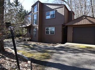 3241 E Pine Ridge Dr, Bushkill, PA 18324