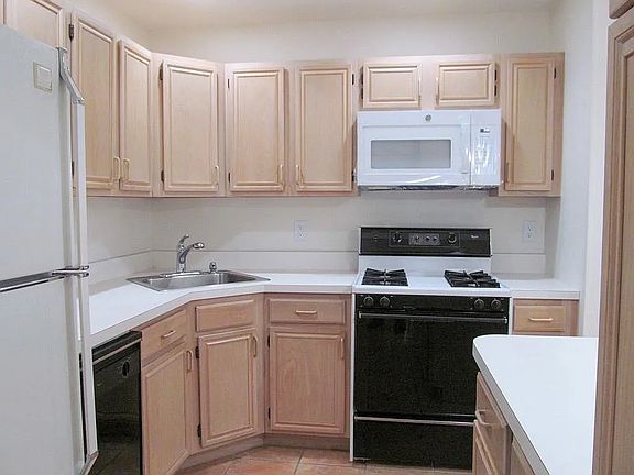 4th image of 333 E 14th St