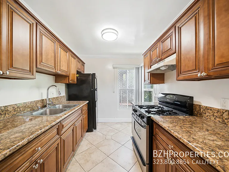 1215 N Hayworth Ave #203A — Photo 4
