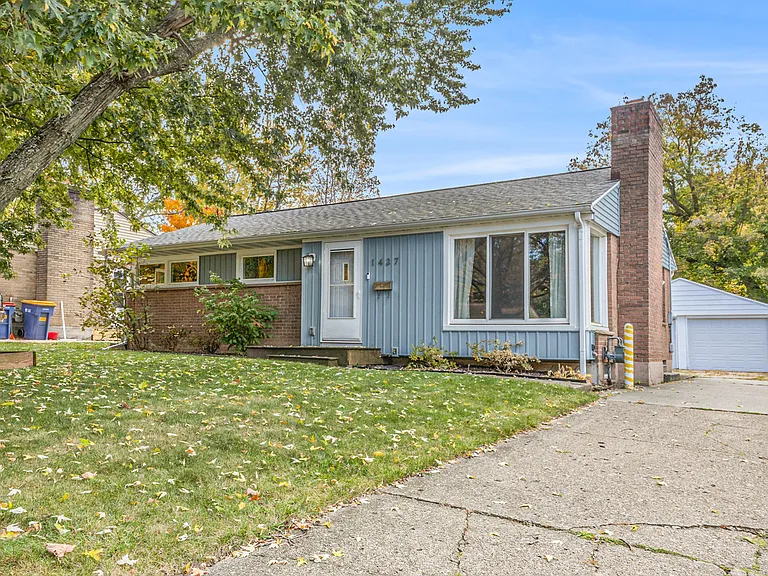 1437 Lewison Ave NE — Photo 2