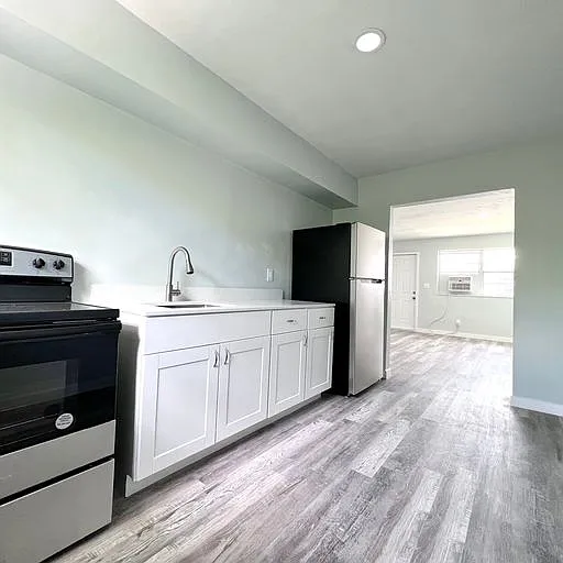 837 NW 10th St #1 — Photo 3