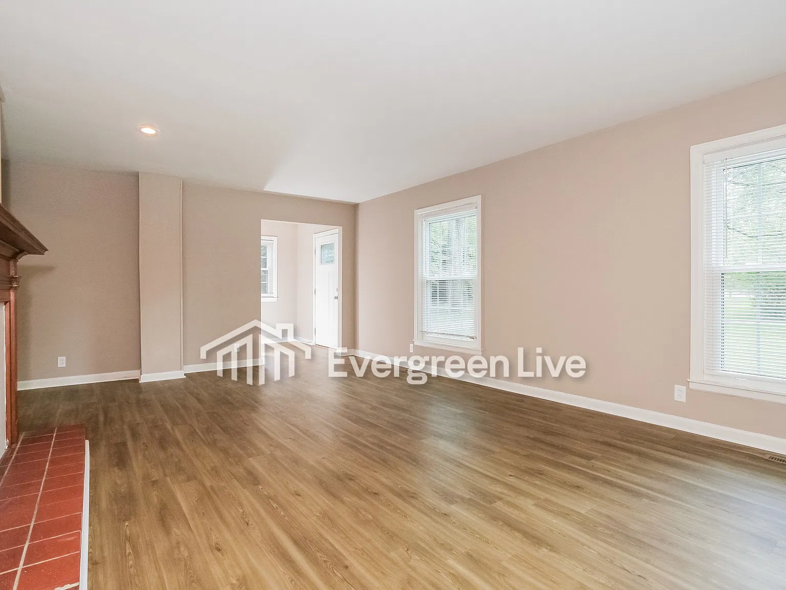4 bed, 2.0 bath, 2176 sqft, $2,295 — Photo 2