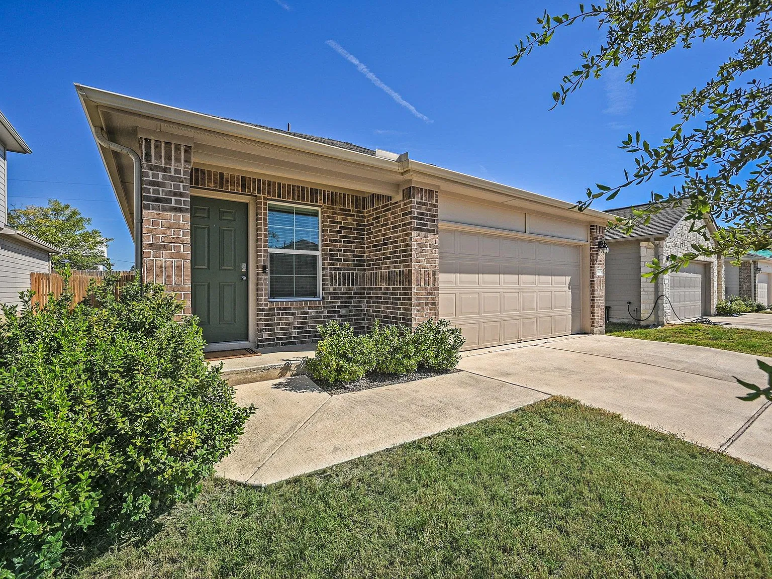 3 bed, 2.0 bath, 1527 sqft, $2,000 — Photo 1