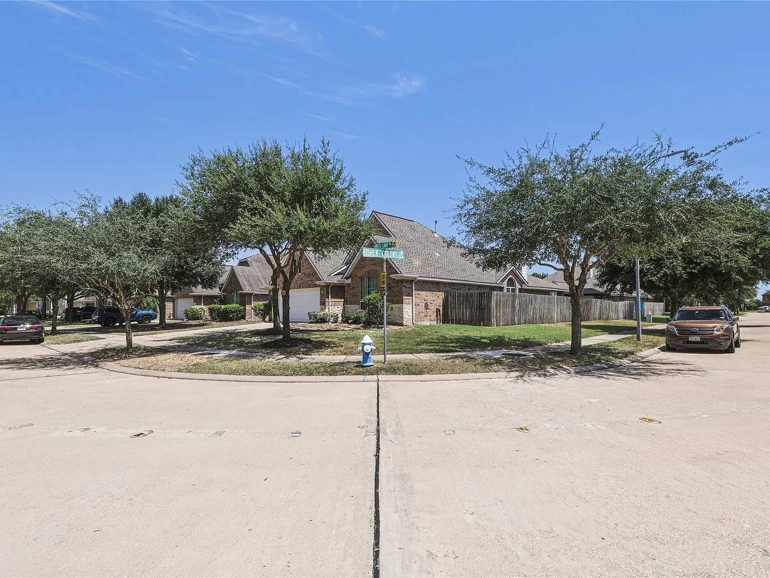 3 bed, 2.0 bath, 2151 sqft, $2,800 — Photo 2