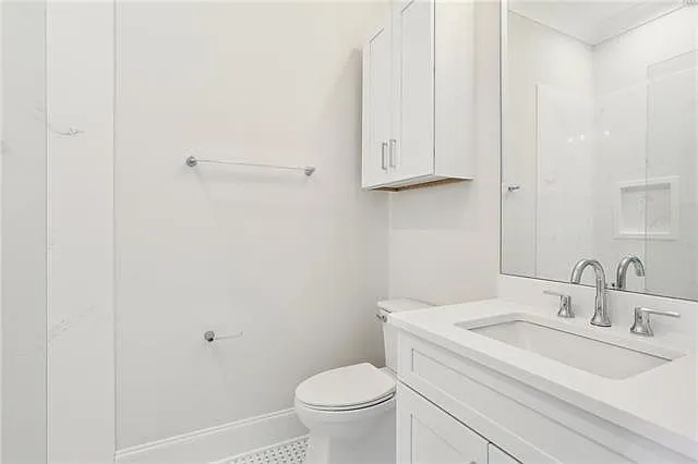 9215 S Claiborne Ave — Photo 12