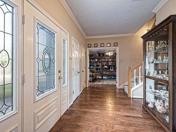 2nd image of 9009 Buckingham Ct