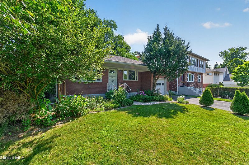 4th image of 87 Buckingham Drive