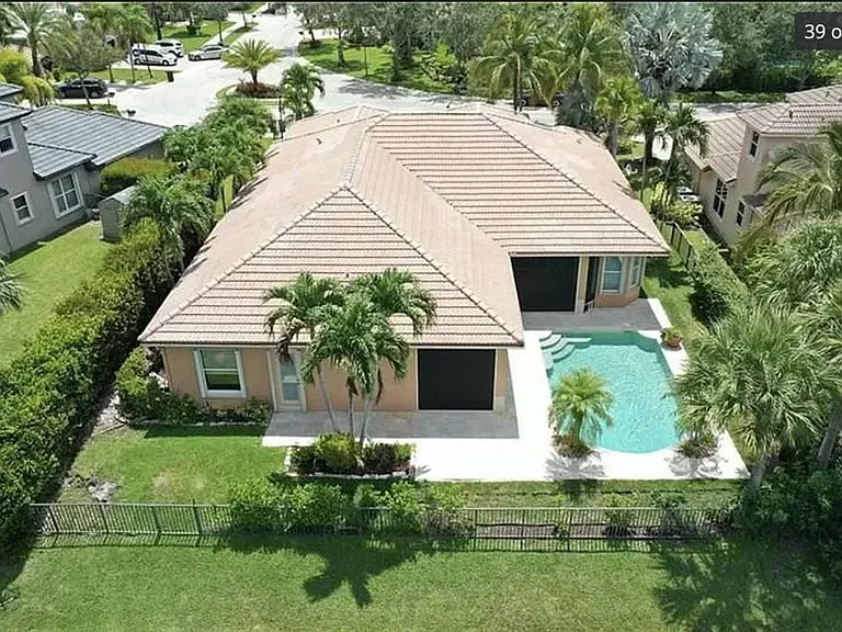 7215 NW 110th Ave — Photo 2