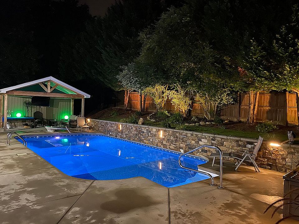 2nd image of 304 Raes Creek Dr