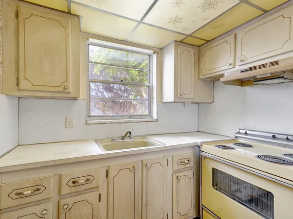 47 Camden B, West Palm Beach, FL 33417