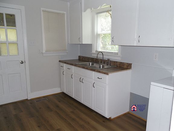 3rd image of 1007 Evergreen Ave #B