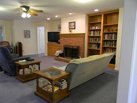 5th image of 1128 W Thornridge Way