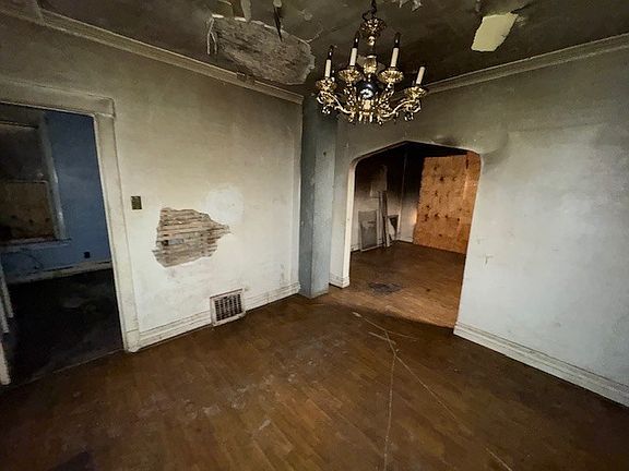 3rd image of 906 S 9th Ave