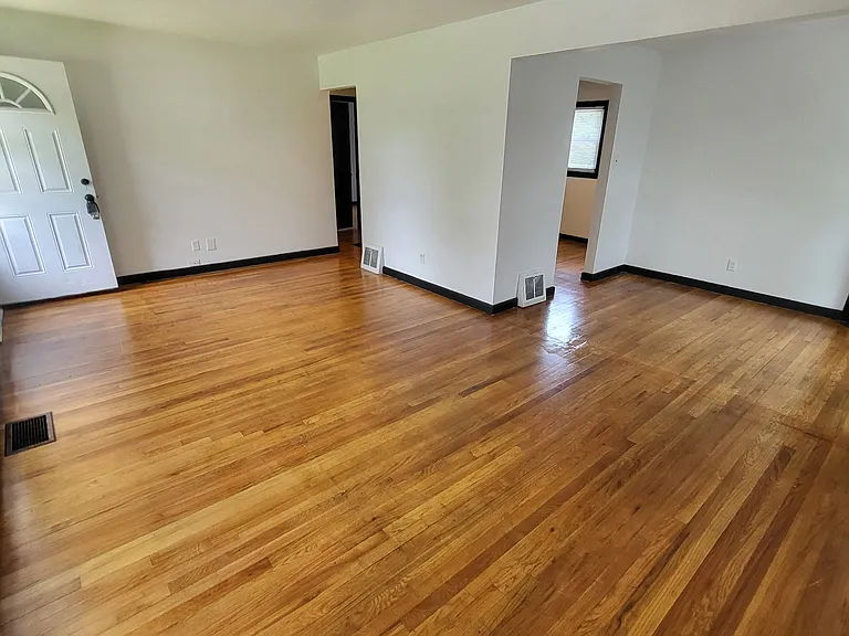 1160 Saint Bernadette Ln — Photo 5