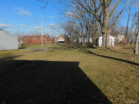 5th image of 2422 Mackenna Ave