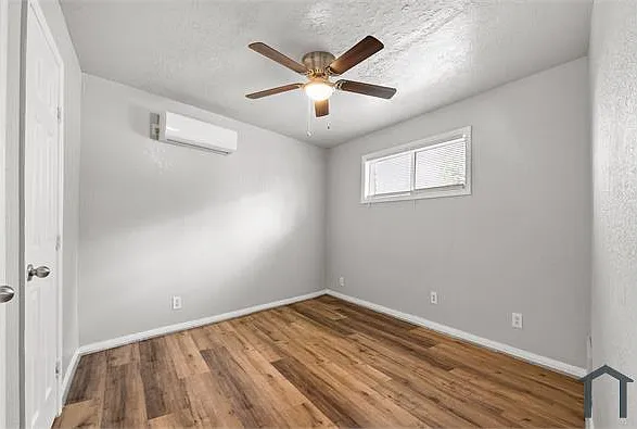 4811 Oakland St — Photo 30