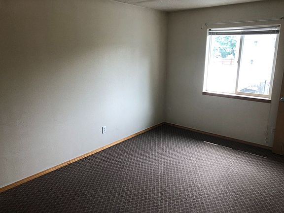 3rd image of 716 SE Davis St #724
