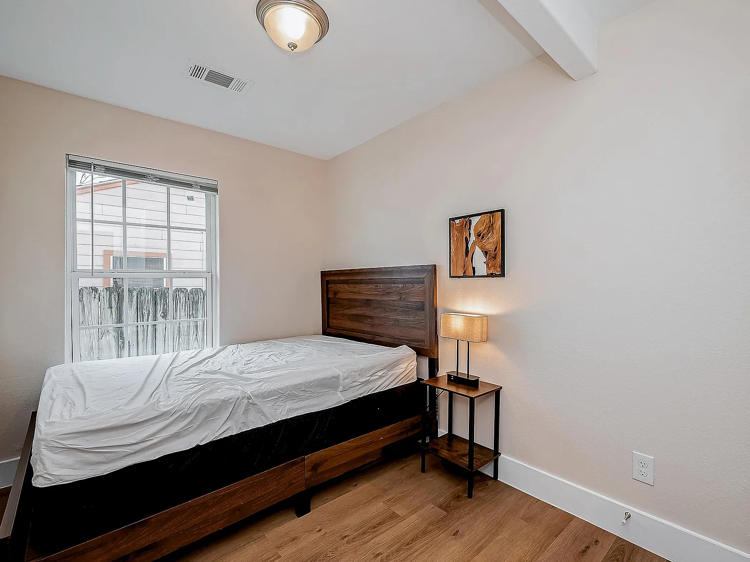 4 bed, 4.0 bath, 2379 sqft, $628 — Photo 1
