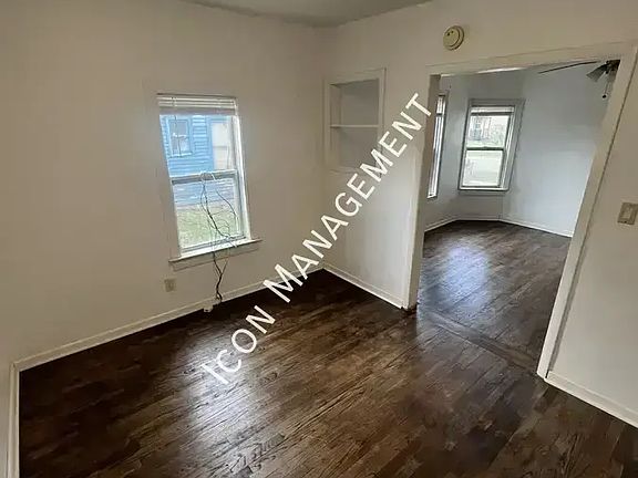 4th image of 132 Reed Ave #1