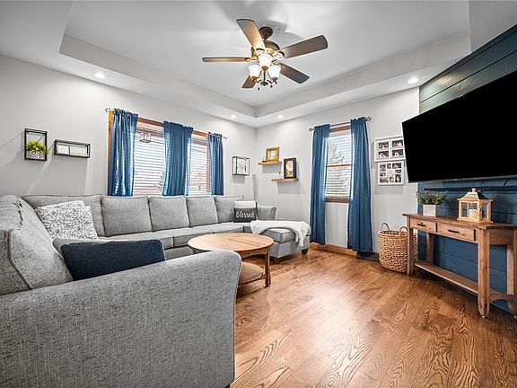 5th image of 1035 Grove St