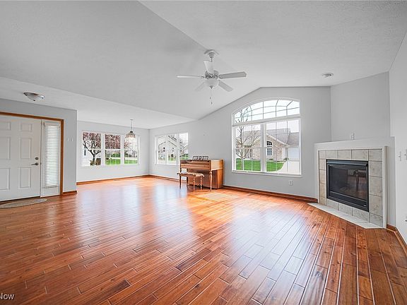 4th image of 206 Woodbury Cir