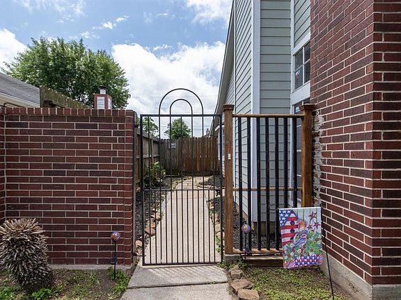 4th image of 8117 Aspen St