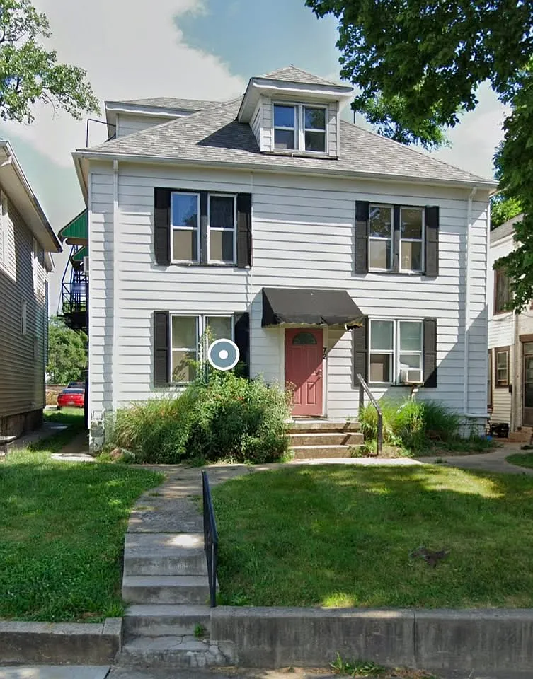 72 E Blake Ave — Photo 2